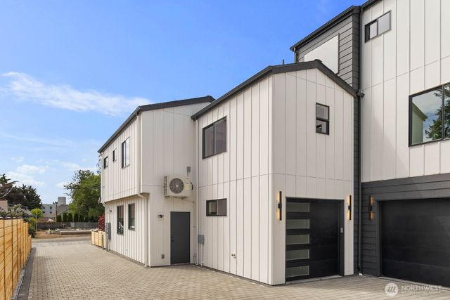 11746 Dayton Avenue N, Seattle, WA 98133