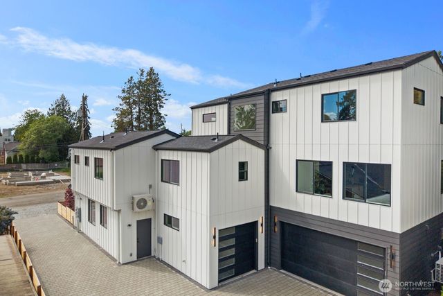 11746 Dayton Avenue N, Seattle, WA 98133