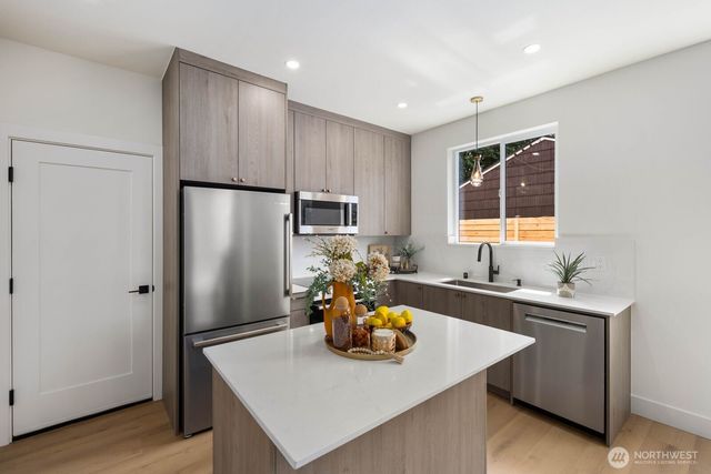 11746 Dayton Avenue N, Seattle, WA 98133