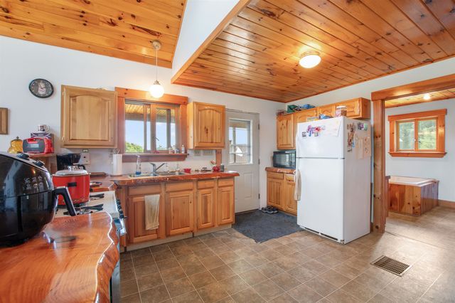 832 West Hill Road, St. Johnsbury, VT 05819