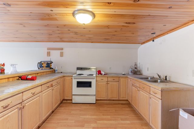 832 West Hill Road, St. Johnsbury, VT 05819