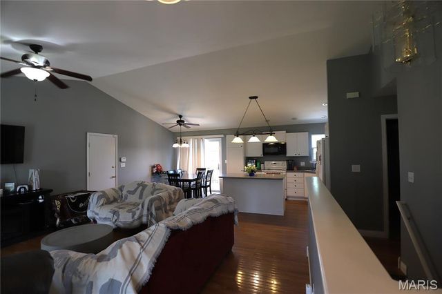 70 Swan Lane, Farmington, MO 63640