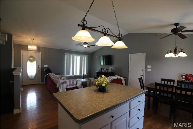 70 Swan Lane, Farmington, MO 63640