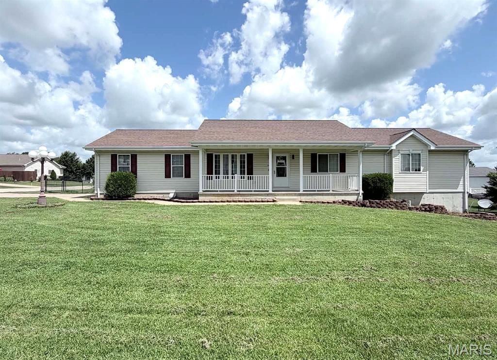 70 Swan Lane, Farmington, MO 63640