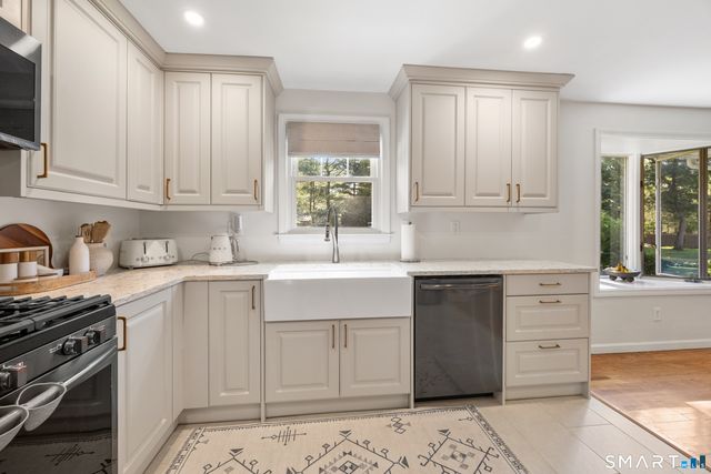 28 Fallon Drive, North Haven, CT 06473