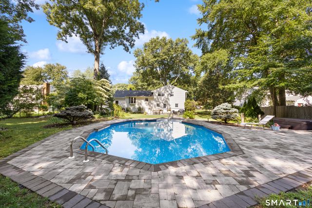 28 Fallon Drive, North Haven, CT 06473