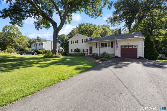 28 Fallon Drive, North Haven, CT 06473