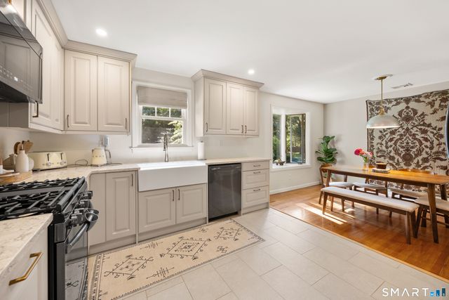 28 Fallon Drive, North Haven, CT 06473