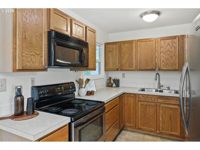 8719 N WILBUR Ave, Portland, OR 97217