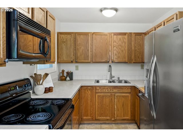 8719 N WILBUR Ave, Portland, OR 97217