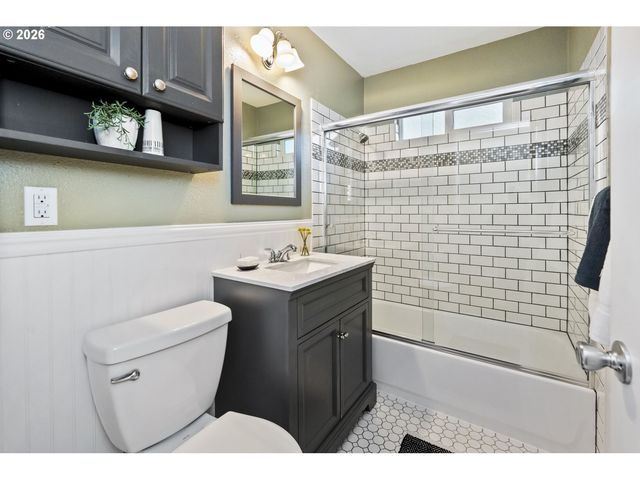 8719 N WILBUR Ave, Portland, OR 97217
