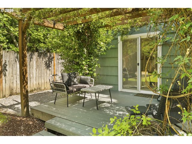 8719 N WILBUR Ave, Portland, OR 97217
