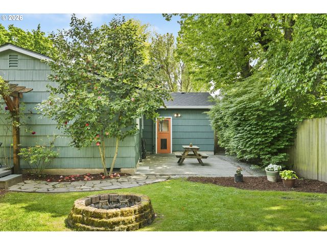 8719 N WILBUR Ave, Portland, OR 97217