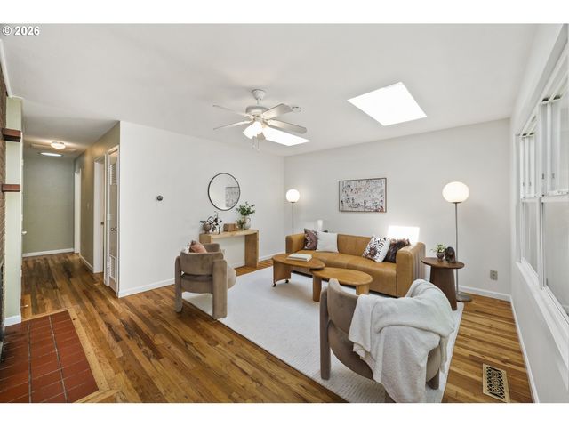 8719 N WILBUR Ave, Portland, OR 97217