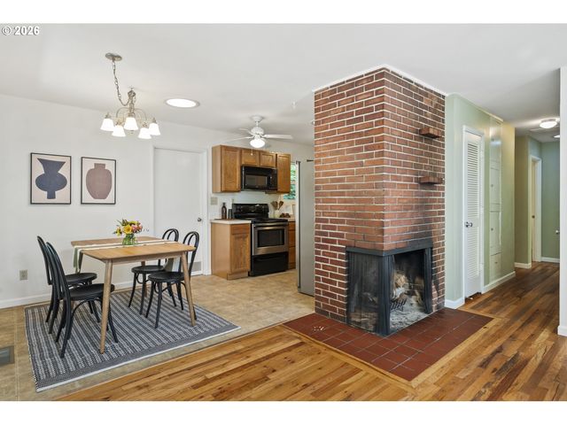 8719 N WILBUR Ave, Portland, OR 97217