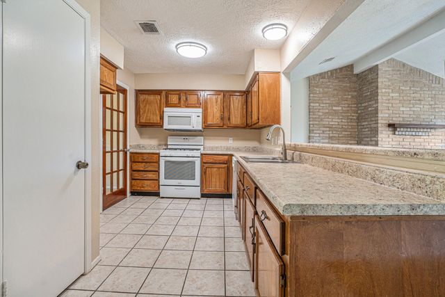 454 Buoy Road, Houston, TX 77598