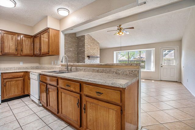 454 Buoy Road, Houston, TX 77598