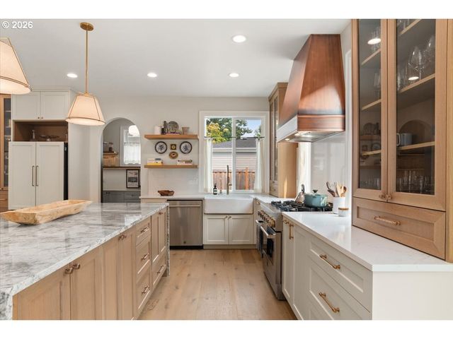 3633 Ne DAVIS St, Portland, OR 97232
