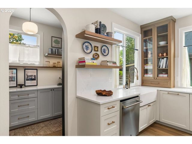 3633 Ne DAVIS St, Portland, OR 97232