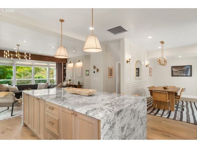 3633 Ne DAVIS St, Portland, OR 97232