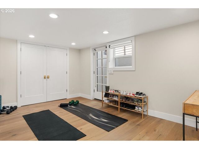 3633 Ne DAVIS St, Portland, OR 97232