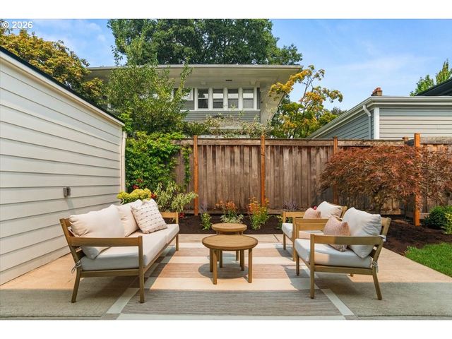 3633 Ne DAVIS St, Portland, OR 97232