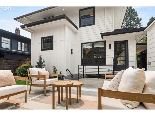 3633 Ne DAVIS St, Portland, OR 97232