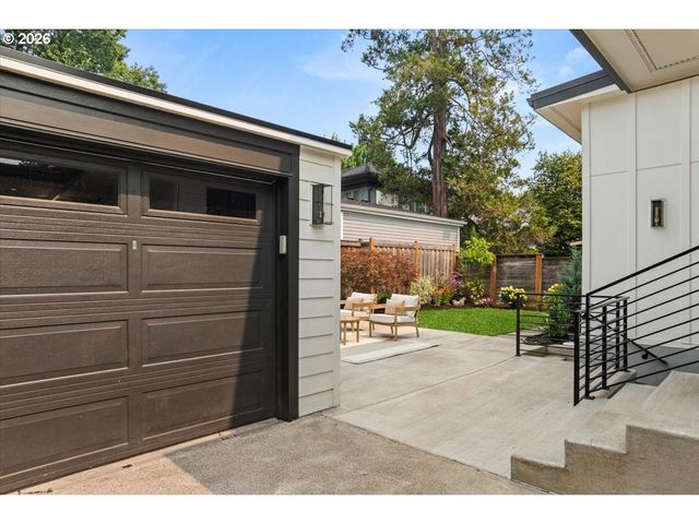 3633 Ne DAVIS St, Portland, OR 97232