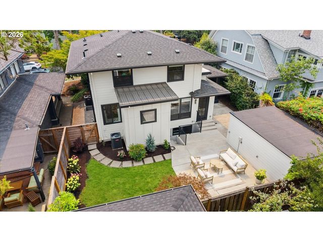3633 Ne DAVIS St, Portland, OR 97232