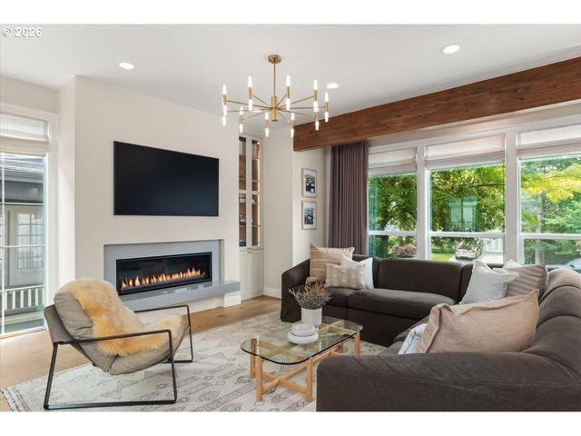 3633 Ne DAVIS St, Portland, OR 97232