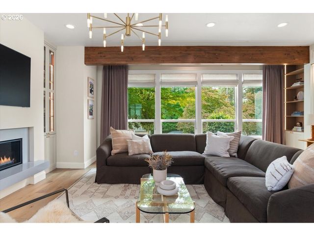 3633 Ne DAVIS St, Portland, OR 97232