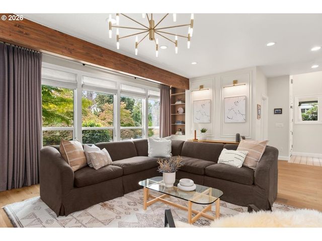 3633 Ne DAVIS St, Portland, OR 97232