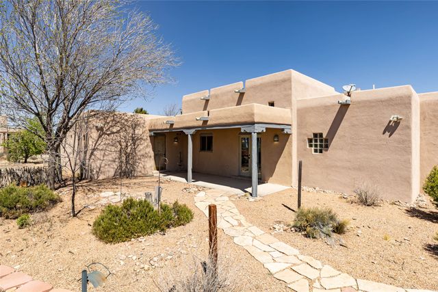 82 Cielo De Oro, Santa Fe, NM 87508