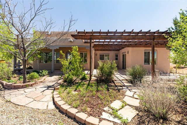82 Cielo De Oro, Santa Fe, NM 87508