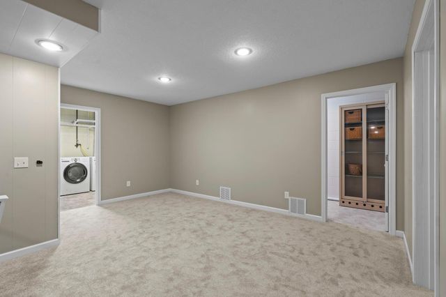 687 4th Avenue NW, New Brighton, MN 55112