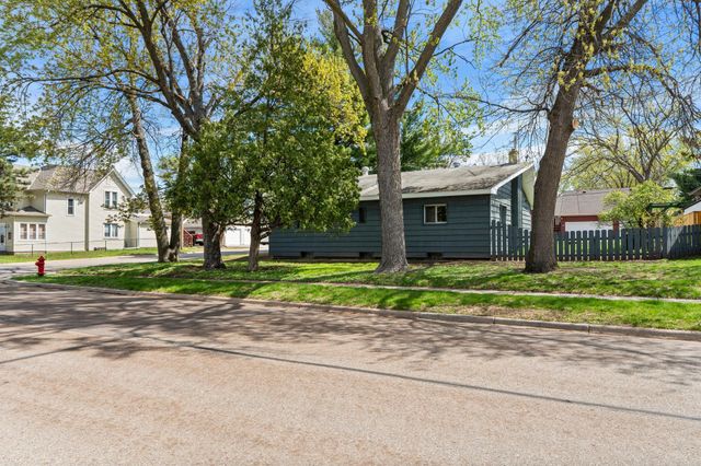 687 4th Avenue NW, New Brighton, MN 55112