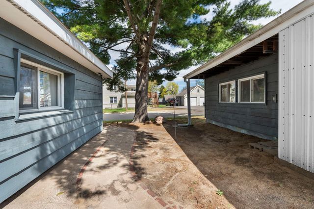 687 4th Avenue NW, New Brighton, MN 55112