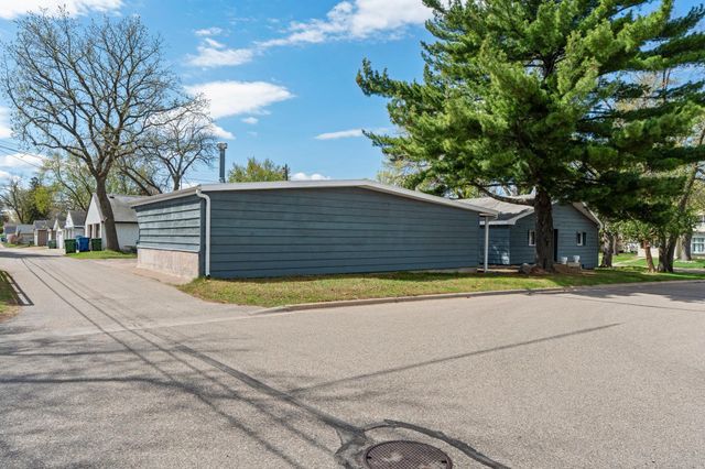 687 4th Avenue NW, New Brighton, MN 55112