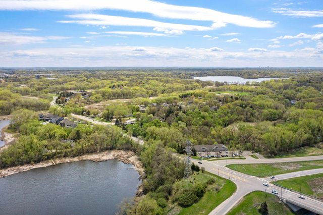 687 4th Avenue NW, New Brighton, MN 55112
