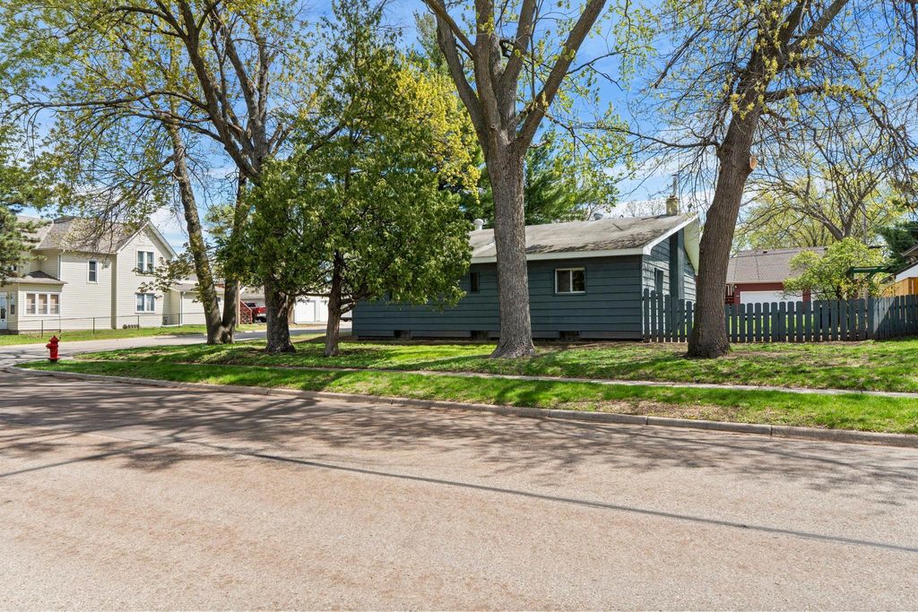 687 4th Avenue NW, New Brighton, MN 55112 — photo 5