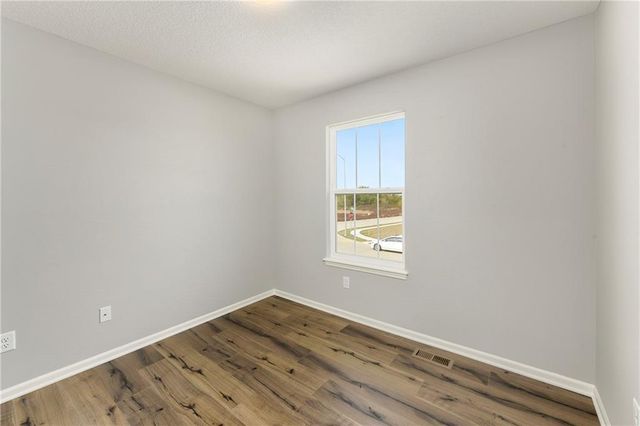 1909 Hawk View, Harrisonville, MO 64701