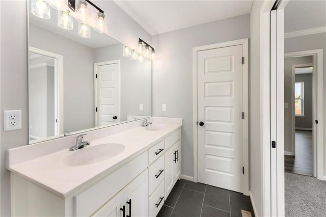 1909 Hawk View, Harrisonville, MO 64701