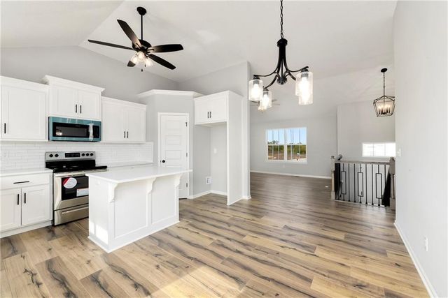 1909 Hawk View, Harrisonville, MO 64701