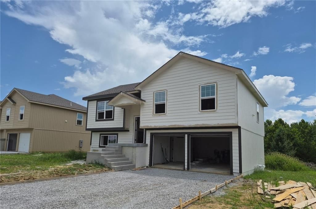 1909 Hawk View, Harrisonville, MO 64701