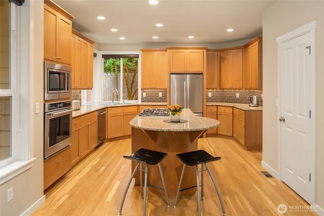 16568 NE 119th Way, Redmond, WA 98052