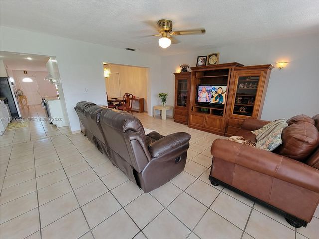 2054 SW 102nd Ct, Miami, FL 33165