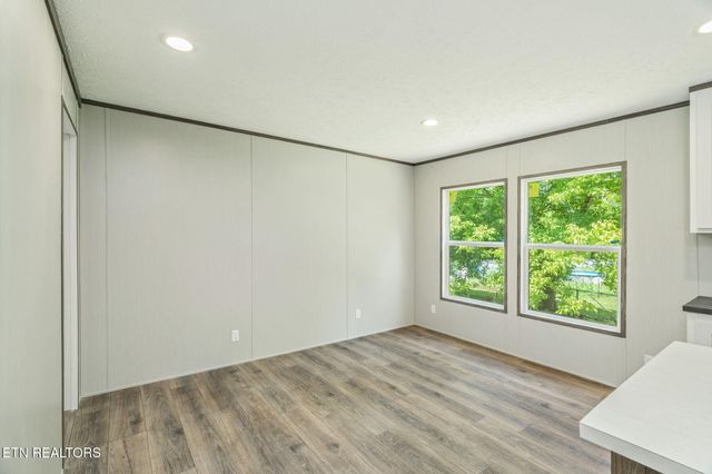 133 Ford Ave, Harriman, TN 37748