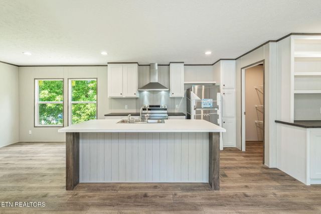 133 Ford Ave, Harriman, TN 37748