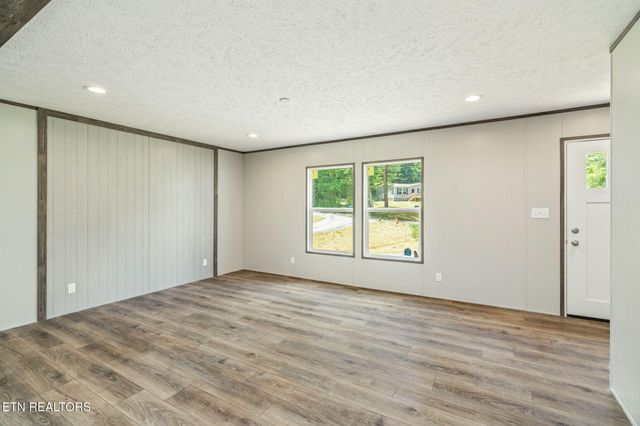 133 Ford Ave, Harriman, TN 37748