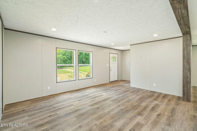 133 Ford Ave, Harriman, TN 37748